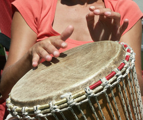 jouer du djembé