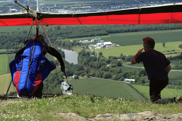 hang-glider ready to jump.