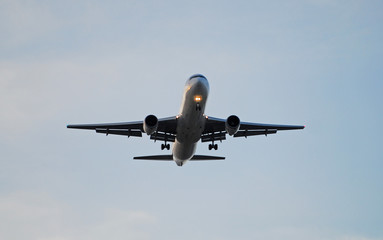 Fototapeta na wymiar Samolot przedni widok Jet