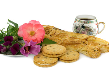 The cup coffee, cookie and flowerses.
