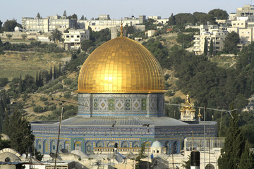golden dome mosque in jerusalem