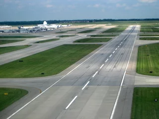 Keuken foto achterwand Luchthaven landingsbaan van de luchthaven vanuit de lucht
