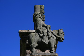 Chevalier sculpté dans le granit