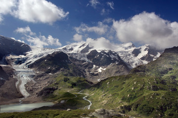 Fototapeta na wymiar Lodowiec w Alpach