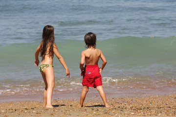 Fototapeta premium enfants sur la plage