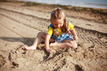 Kid playing with sand