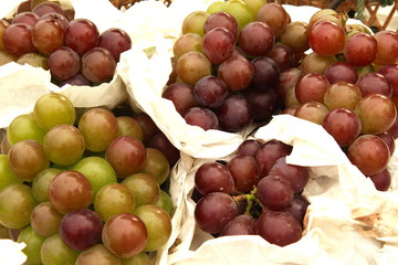 Obraz premium Red and green grapes