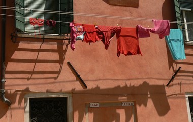 linge rouge sur maison rouge à venise © Joachim Martin