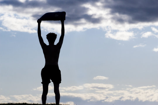 homme &agrave; contre jour