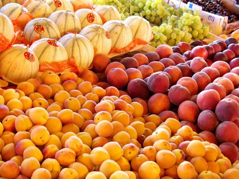 abricots, melons,p&ecirc;ches et raisins