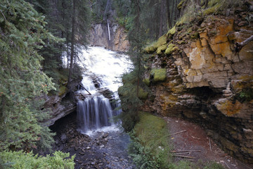 Fototapeta na wymiar Johnson Canyon Waterfall