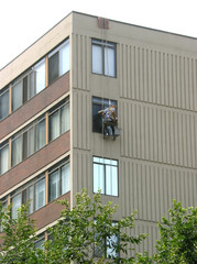 Cleaning windows - Vertical. 