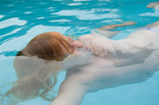 girl in swimmingpool