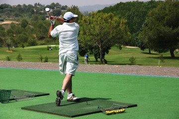 Entrenando al Golf