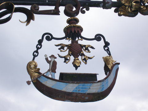 f&auml;hrschiff als zunftzeichen f&uuml;r gasthaus in bayern