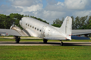 Classic silver airplane DOuglas DC-3