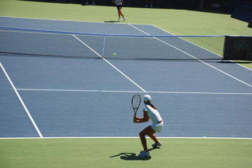 Woman tennis - returning a ball