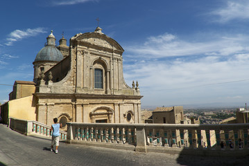 Fototapeta na wymiar Caltagirone kościół Santa Maria del Monte
