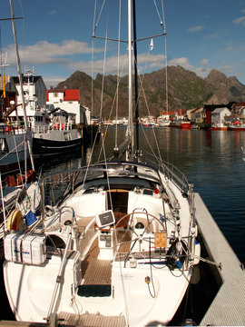 Barca a Vela a Henningsvaer