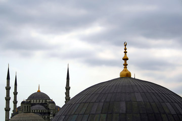 Fototapeta na wymiar Błękitny Meczet za Hagia Sofia, Istambuł, Turcja