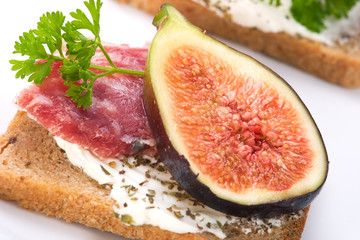 Hard salami with figs canapes