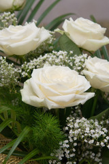Obraz na płótnie Canvas Wedding bouquet of white roses