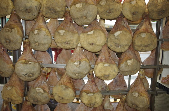 Jambons s&eacute;ch&eacute;s &agrave; Lacaune