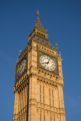 Fototapeta na wymiar wieża zegarowa Westminster