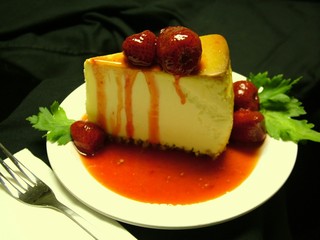 CHEESECAKE WITH STRAWBERRIES