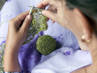 women knitting