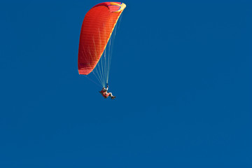 parapente rouge 2