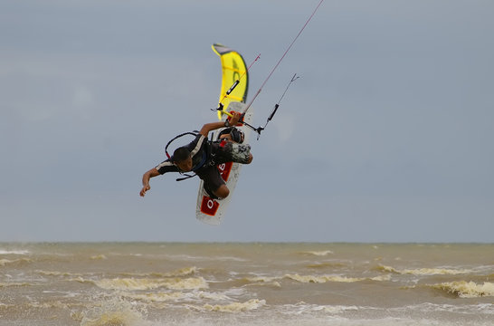 kite surfing