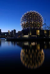 Papier Peint photo Théâtre geodesic dome of science world, vancouver night scene