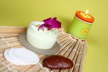 Moisturizing face cream with candles