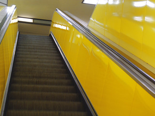 U Bahnrolltreppe gelb