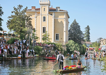 Marché flotant à Isle sur la Sorgue