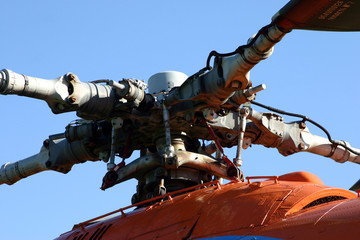 Helicopter main rotor head