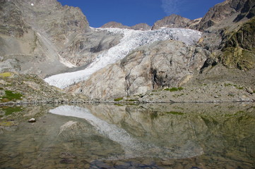 Glacier et reflet