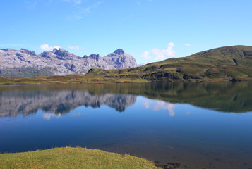 Fototapeta na wymiar swiss lake with mountains