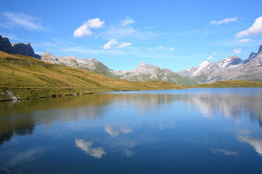 swiss lake with reflection © Julia Britvich