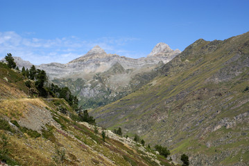 Fototapeta na wymiar vallée des pyrénées