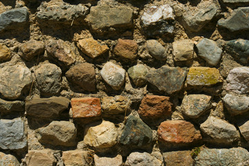 dettaglio di un muro di pietra colorato