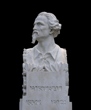 Statue de Fr&eacute;d&eacute;ric Mistral
