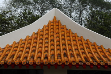 Fototapeta na wymiar Chinese temple in the city