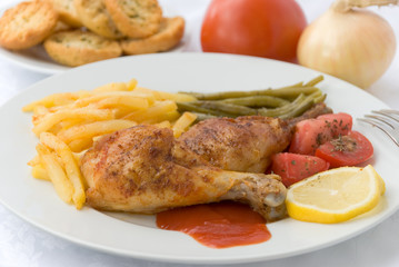hähnchen-keule mit Pommes frites kartoffeln und salat - 5