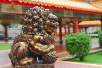bronze lions in the gardens