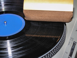 Cleaning vinyl LP record