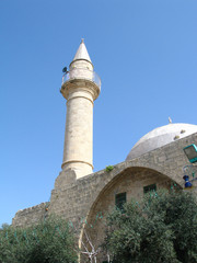 Fototapeta na wymiar White mosque in old city in Acre, Israel