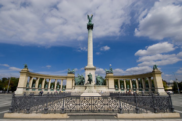 Fototapeta na wymiar Placu Bohaterów w Budapeszcie