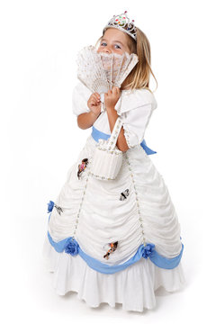 Enfant d&eacute;guis&eacute; en princesse avec ombrelle
